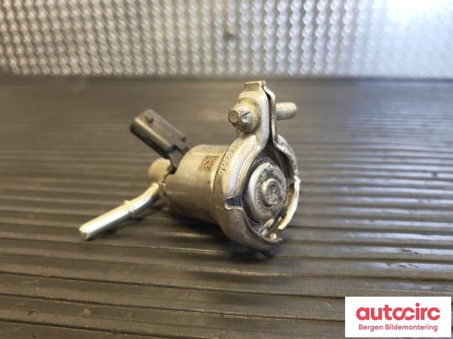 Diverse deler til Mercedes Vito 2014-->> (W447) (W447) (MERCEDES|A 000 490 51 00|)