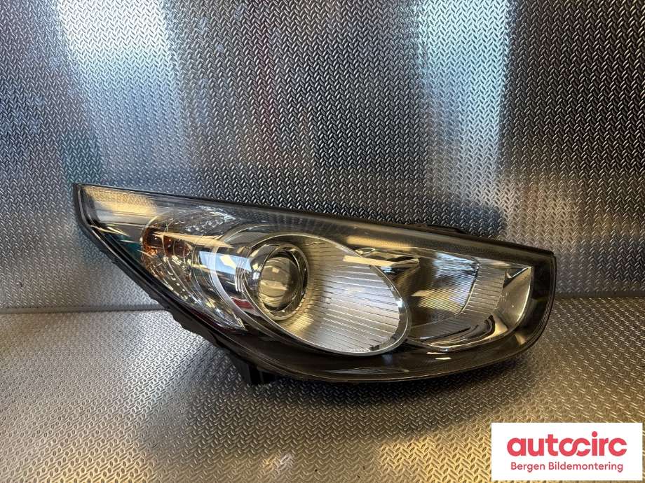 Frontlykt høyre halogen til Hyundai Ix35 2010-2015 (HYUNDAI|92102 2Y000|)