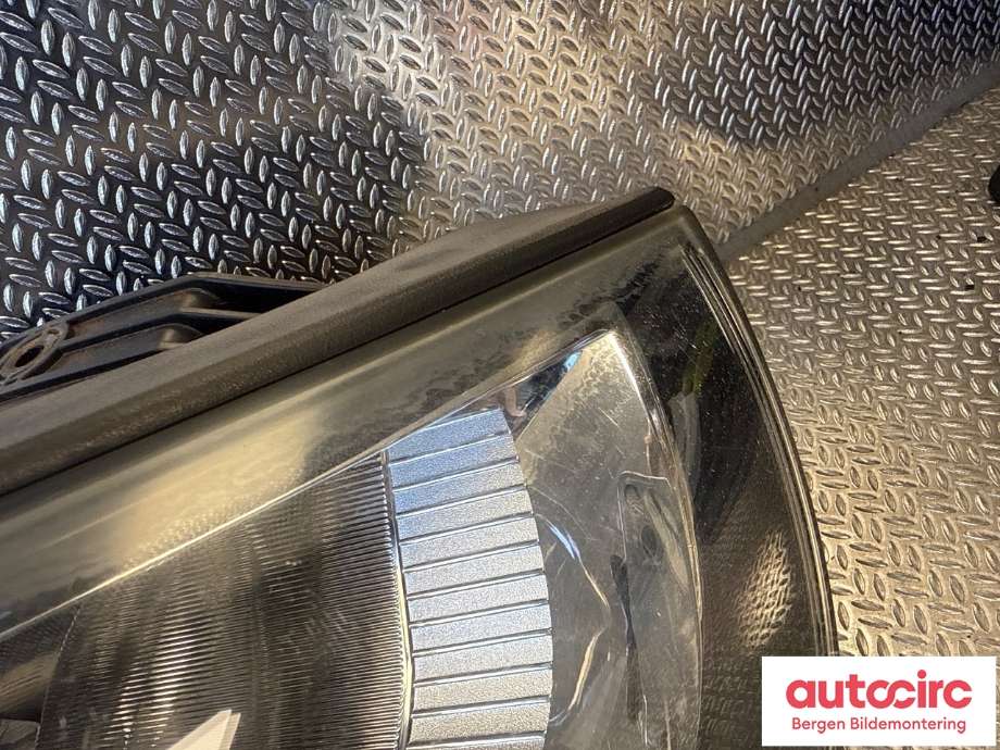 Frontlykt høyre halogen til Hyundai Ix35 2010-2015 (HYUNDAI|92102 2Y000|)