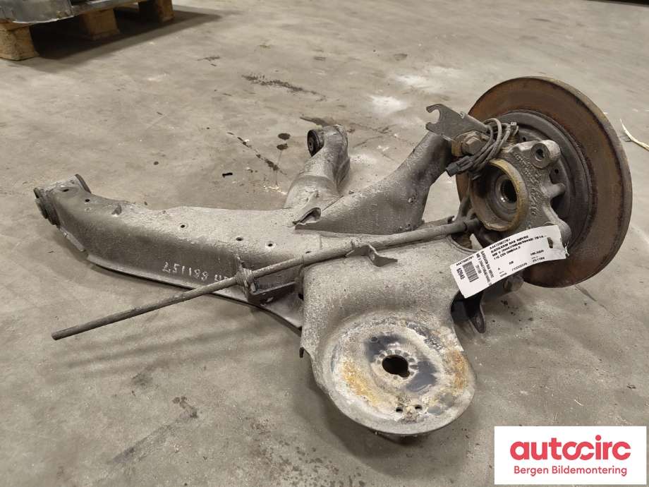 Bærebru høyre bak til Mercedes Vito 2014-->> (W447) (W447) (MERCEDES|A4473502201|)