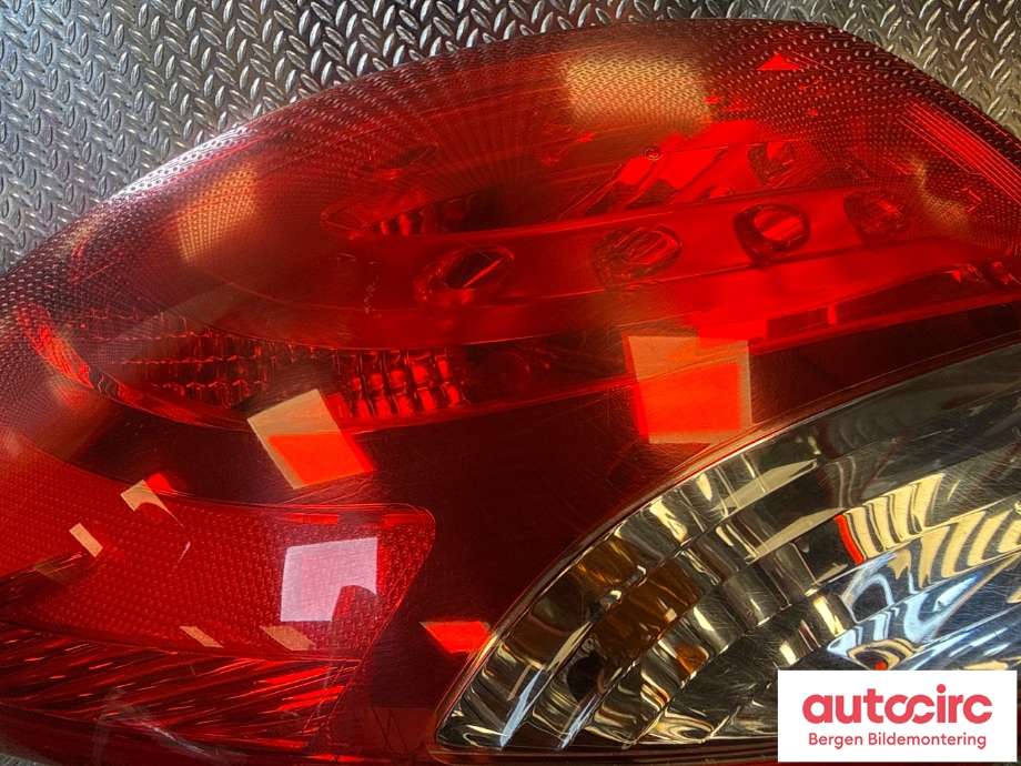 Baklykt venstre til Hyundai Ix35 2010-2015 (HYUNDAI|92401 2Y000|)