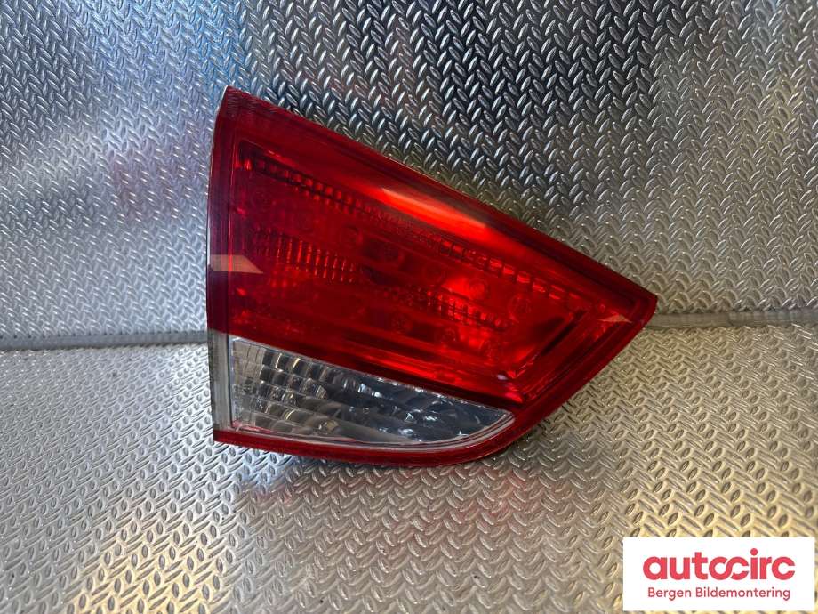 Baklykt venstre indre til Hyundai Ix35 2010-2015 (HYUNDAI|92405 2Y000|)