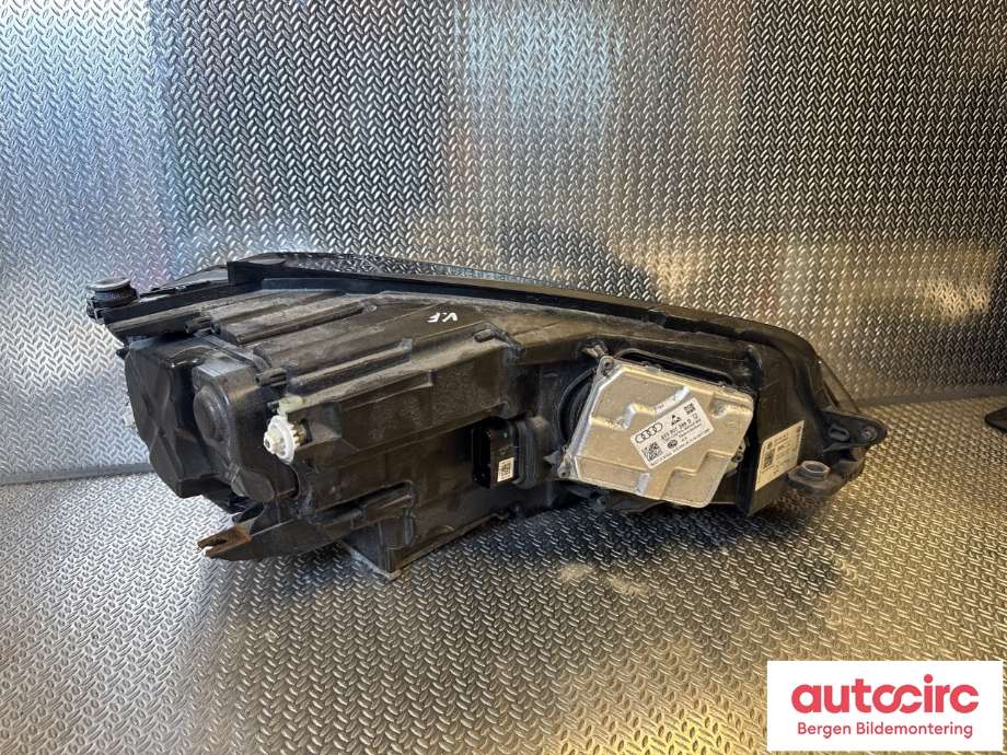 Frontlykt venstre halogen til VW e-Golf 2017-2020 (Fase 2) (VOLKSWAGEN|5G1 941 113 B|)