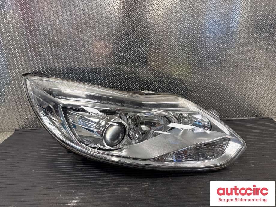 Frontlykt høyre halogen til Ford Focus, 2014-2018 (Type III, Fase 2) (FORD|1946765)