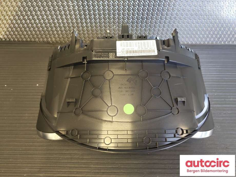 Instrumentpanel til Mercedes C-Klasse 2014-2018 (Fase 1) (W205) (W205) (MERCEDES|A 205 900 42 27|A 205 900 96 29|)