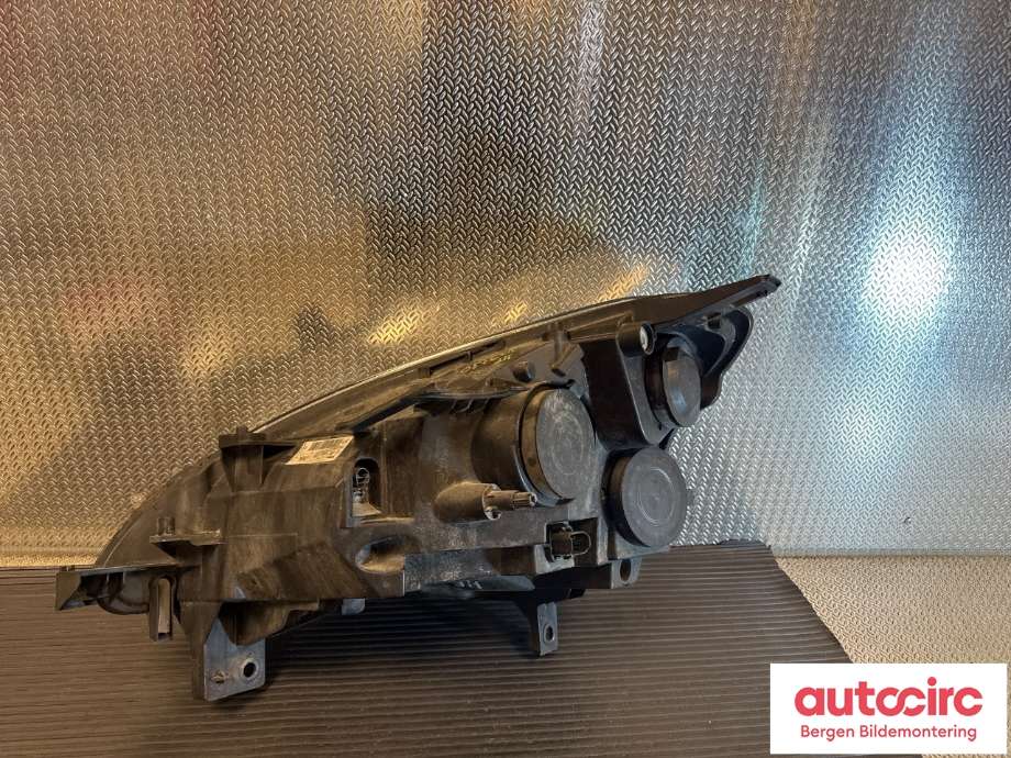 Frontlykt høyre halogen til Peugeot Partner 2008-2015 (Type II, Fase 1) (PEUGEOT|96 772 023 80|)