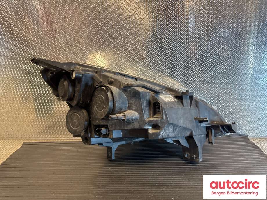 Frontlykt venstre halogen til Peugeot Partner 2008-2015 (Type II, Fase 1)  (PEUGEOT|96 772 024 80|)