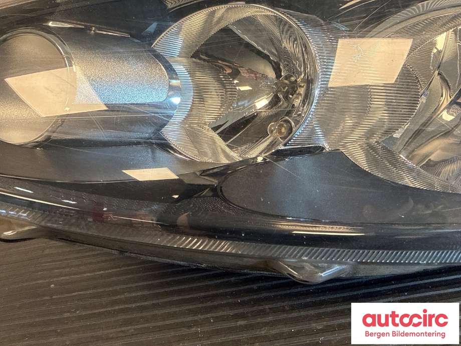 Frontlykt venstre halogen til Ford Fiesta 2008-2012 (Type VI, Fase 1)  (FORD|1734615|8A61-13W030-AJ|)