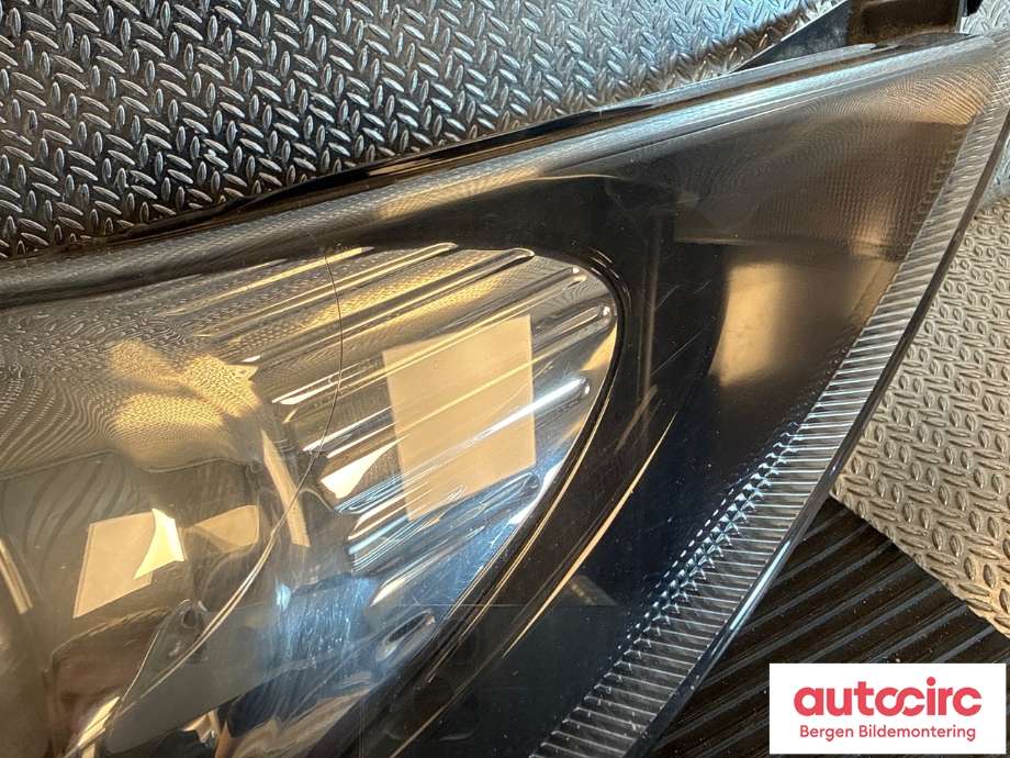 Frontlykt venstre halogen til Ford Fiesta 2008-2012 (Type VI, Fase 1)  (FORD|1734615|8A61-13W030-AJ|)