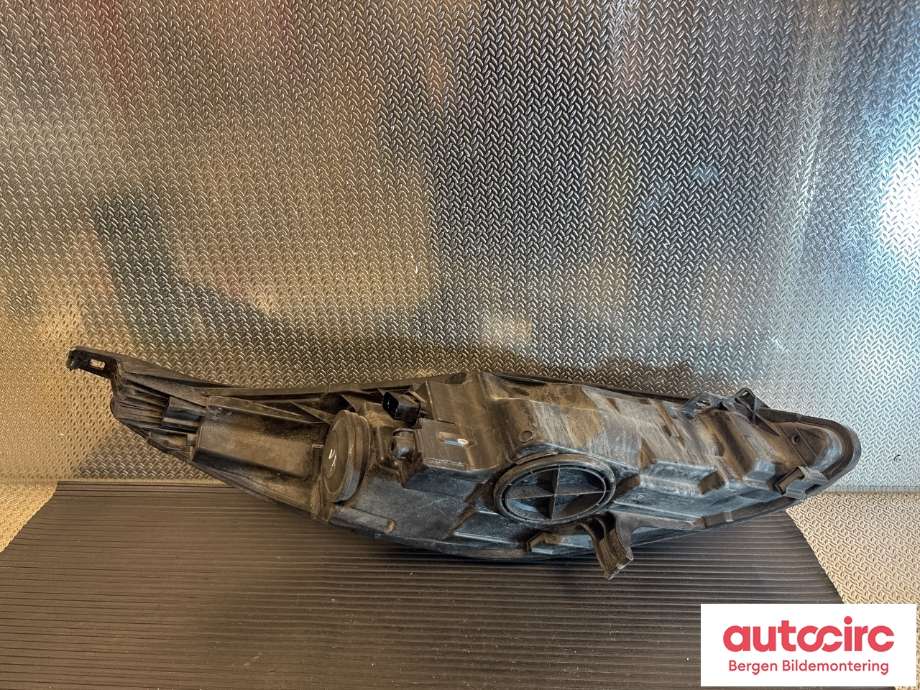 Frontlykt venstre halogen til Ford Fiesta 2008-2012 (Type VI, Fase 1)  (FORD|1734615|8A61-13W030-AJ|)