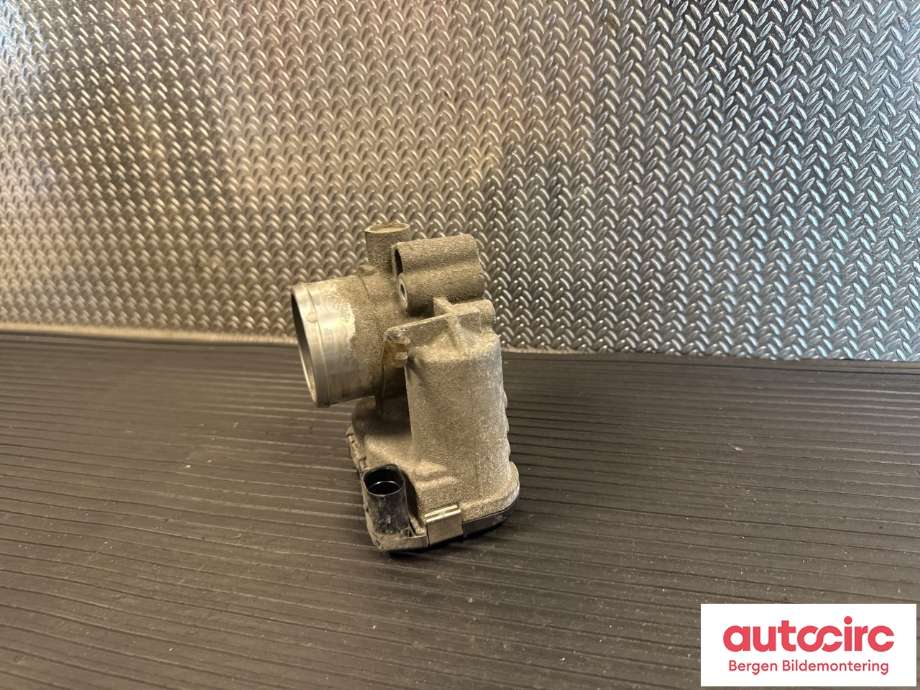 Spjeldhus til Ford Fiesta 2008-2012 (Type VI, Fase 1)  (FORD|1538498|8A6G-9F991-AB|)