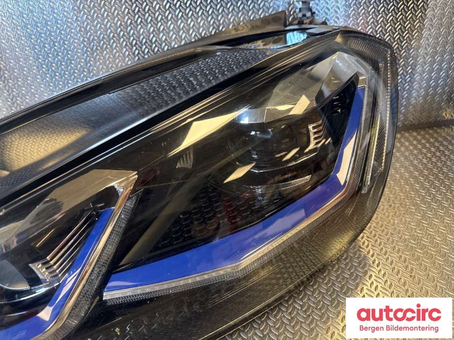 Frontlykt venstre halogen til VW e-Golf 2017-2020 (Fase 2)  (VOLKSWAGEN|5G1 941 113 B|)