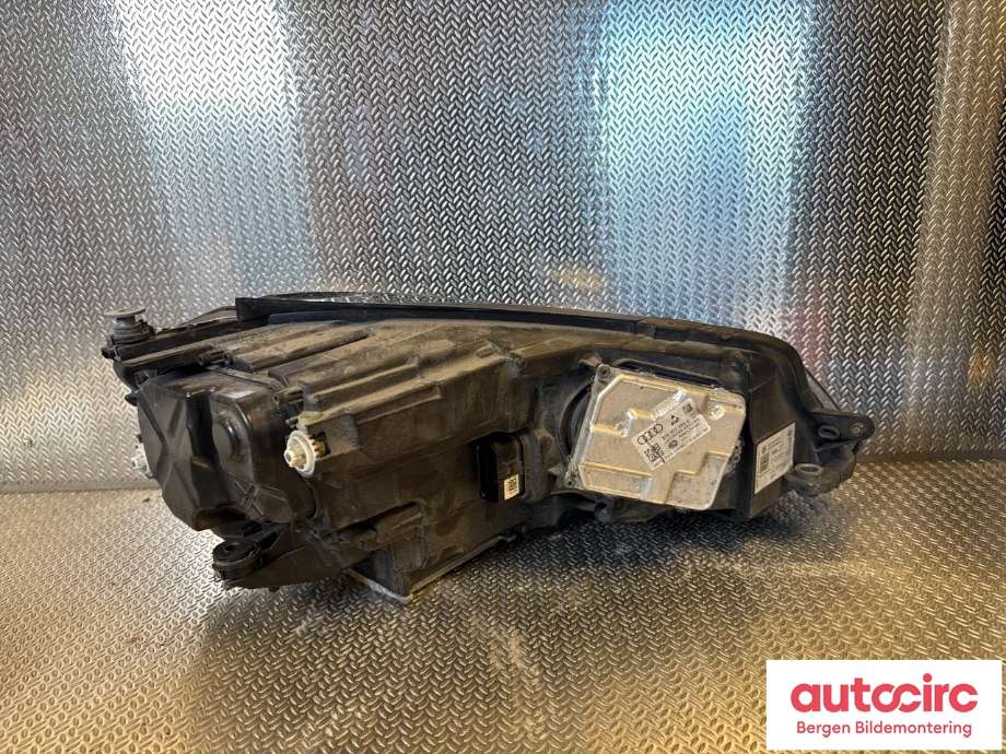 Frontlykt venstre halogen til VW e-Golf 2017-2020 (Fase 2)  (VOLKSWAGEN|5G1 941 113 B|)