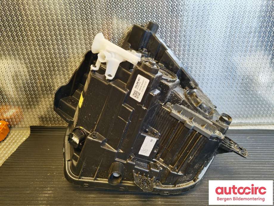 Frontlykt høyre halogen til Hyundai Kona 2024-->> (Type II) (HYUNDAI|92102-HF100|)