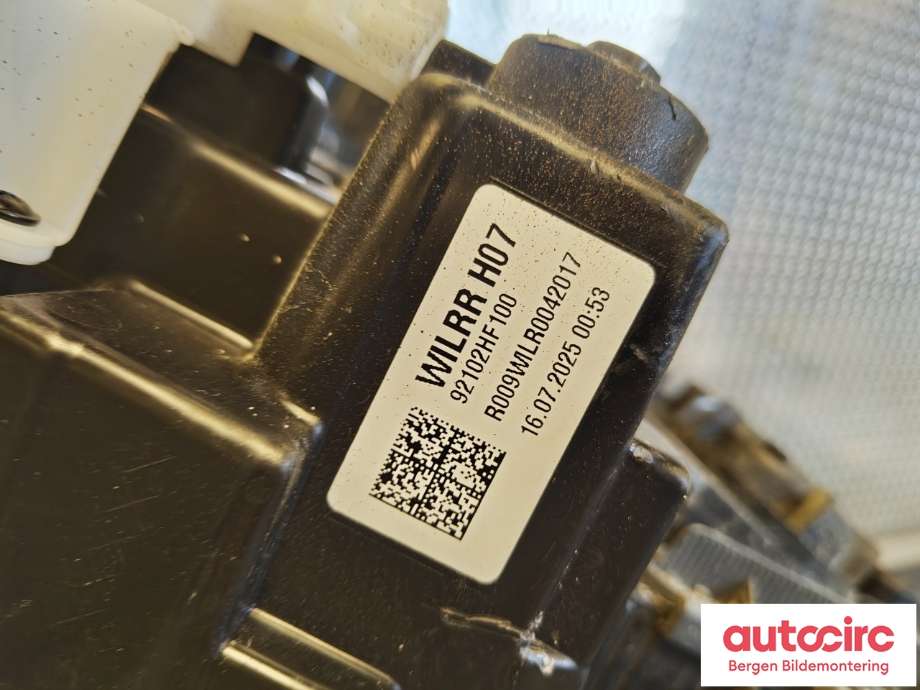 Frontlykt høyre halogen til Hyundai Kona 2024-->> (Type II) (HYUNDAI|92102-HF100|)