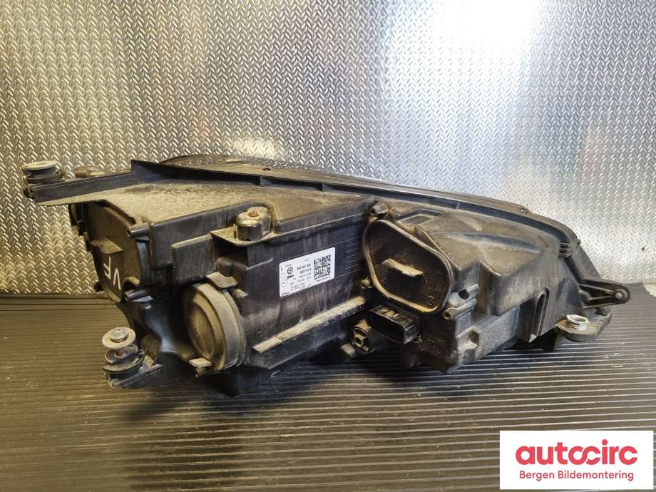 Frontlykt venstre halogen til VW e-Golf 2014-2017 (Fase 1)  (VOLKSWAGEN|5GE 941 773|)