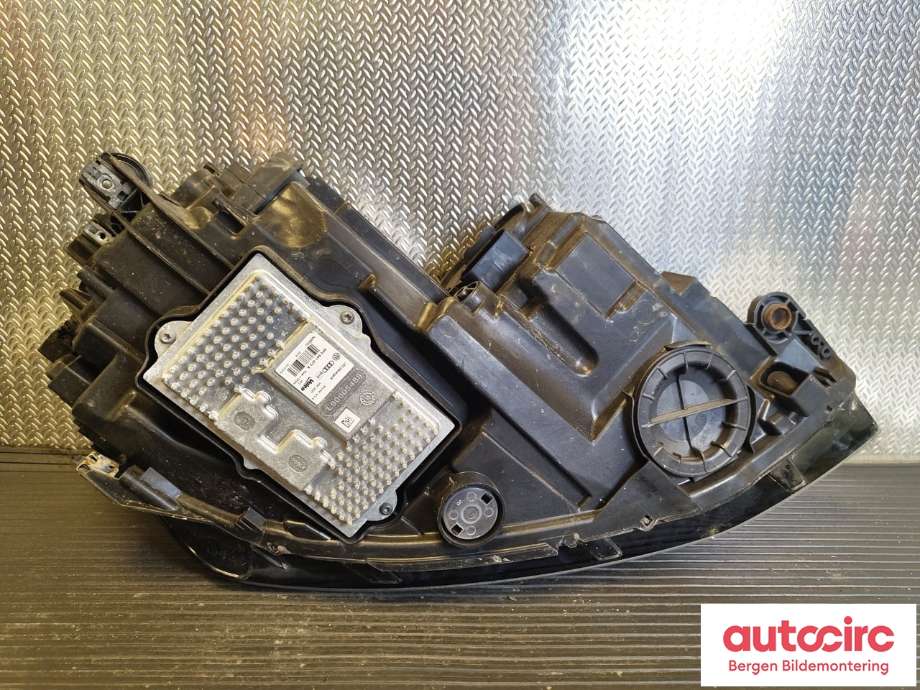 Frontlykt venstre halogen til VW e-Golf 2014-2017 (Fase 1)  (VOLKSWAGEN|5GE 941 773|)