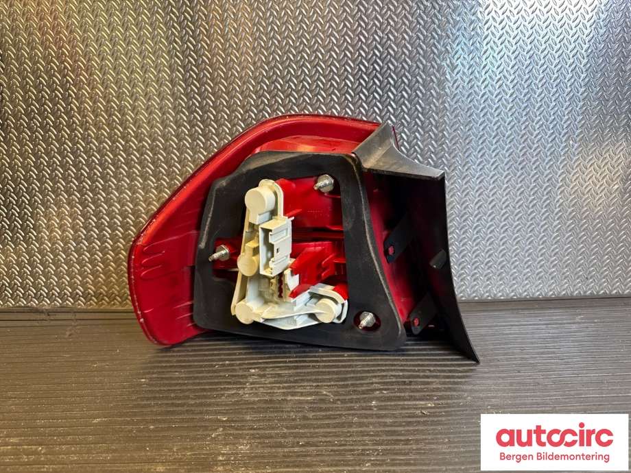 Baklykt høyre til BMW 3-Serie 2005-2011 (E90/E91/E92/E93) (E90/E91/E92/E93) (BMW|63 21 6 937 458|)