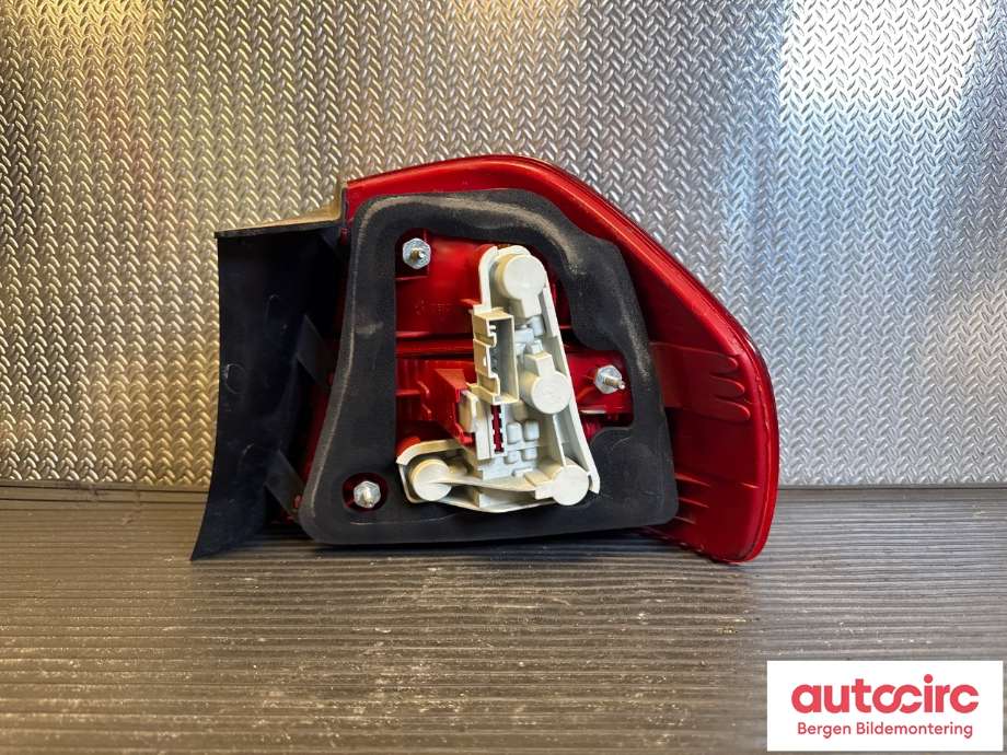 Baklykt venstre til BMW 3-Serie 2005-2011 (E90/E91/E92/E93) (E90/E91/E92/E93) (BMW|63 21 6 937 457|)