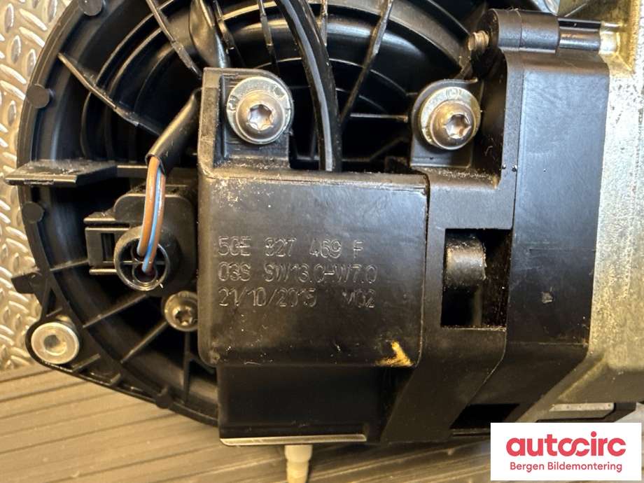 Bakluke/bakdør håndtak til VW e-Golf 2014-2017 (Fase 1)  (VOLKSWAGEN|5GE 827 469 F|)