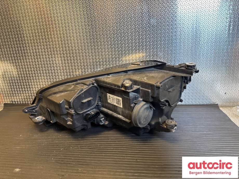 Frontlykt høyre halogen til VW e-Golf 2014-2017 (Fase 1)  (VOLKSWAGEN|5GE 941 774|)
