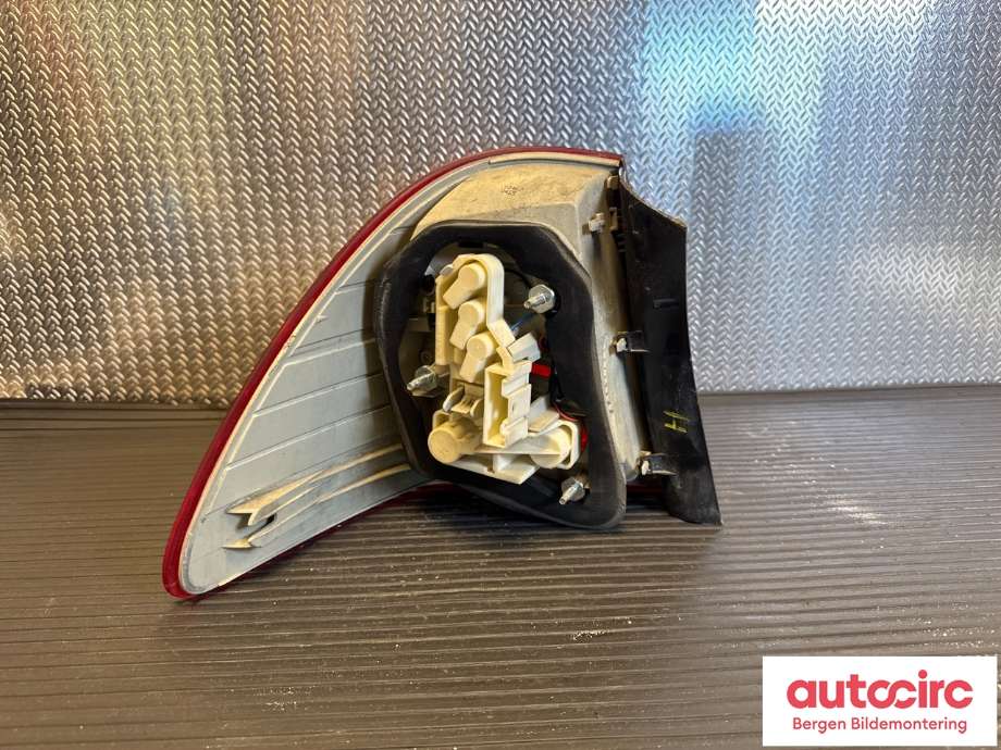 Baklykt høyre til BMW 3-Serie 2005-2011 (E90/E91/E92/E93) (E90/E91/E92/E93) (BMW|63 21 7 289 432|63 21 7 154 160|)