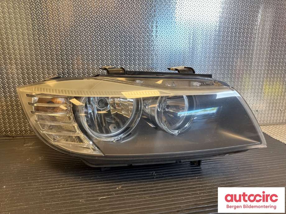 Frontlykt høyre halogen til BMW 3-Serie, 2005-2011 (E90/E91/E92/E93) (E90/E91/E92/E93) (BMW|63 11 7 202 582)