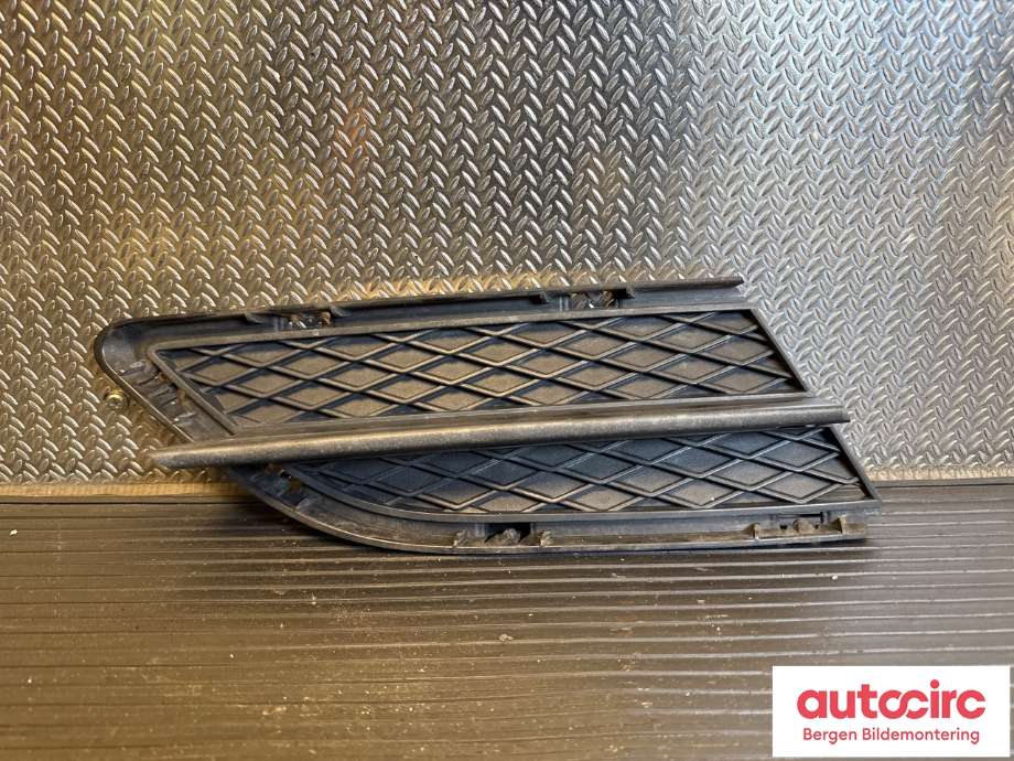 Grill høyre til BMW 3-Serie, 2005-2011 (E90/E91/E92/E93) (E90/E91/E92/E93) (BMW|51 11 7 138 418)