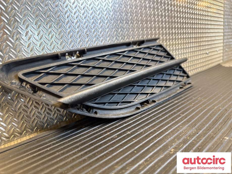 Grill høyre til BMW 3-Serie 2005-2011 (E90/E91/E92/E93) (E90/E91/E92/E93) (BMW|51 11 7 138 418|)