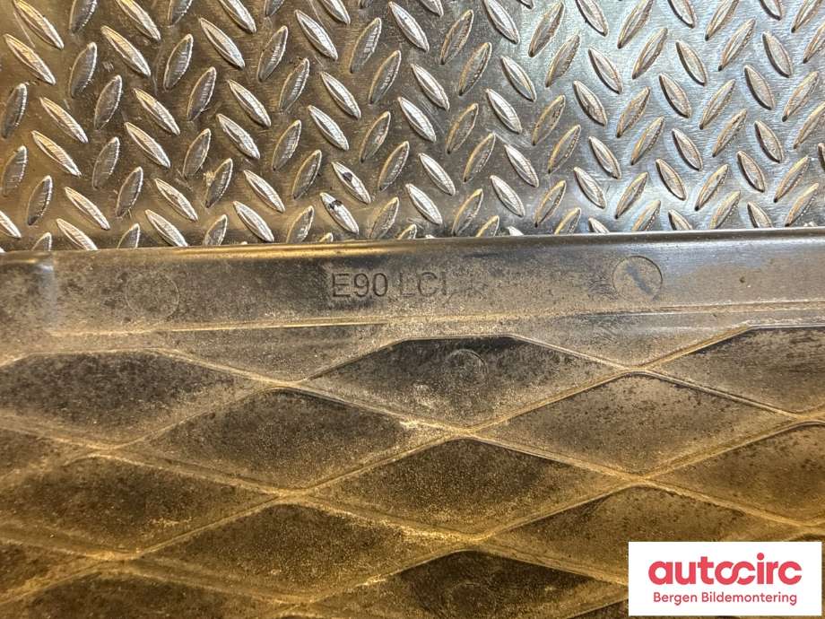 Grill høyre til BMW 3-Serie 2005-2011 (E90/E91/E92/E93) (E90/E91/E92/E93) (BMW|51 11 7 138 418|)