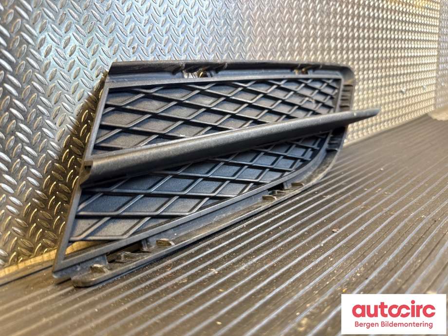 Grill venstre til BMW 3-Serie 2005-2011 (E90/E91/E92/E93) (E90/E91/E92/E93) (BMW|51 11 7 138 417|)