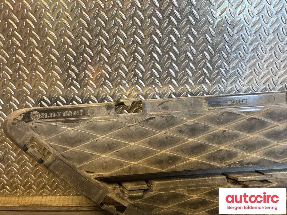 Grill venstre til BMW 3-Serie 2005-2011 (E90/E91/E92/E93) (E90/E91/E92/E93) (BMW|51 11 7 138 417|)
