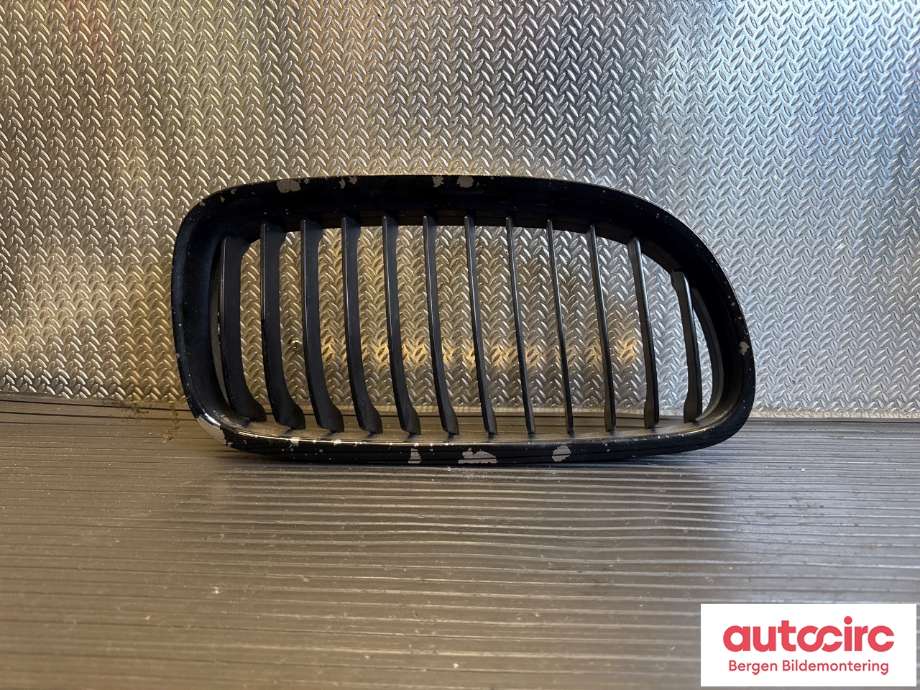 Grill høyre til BMW 3-Serie 2005-2011 (E90/E91/E92/E93) (E90/E91/E92/E93) (BMW|51 13 7 201 968|)
