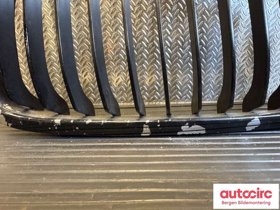Grill høyre til BMW 3-Serie 2005-2011 (E90/E91/E92/E93) (E90/E91/E92/E93) (BMW|51 13 7 201 968|)