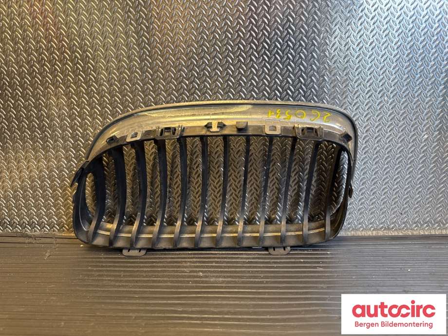 Grill høyre til BMW 3-Serie 2005-2011 (E90/E91/E92/E93) (E90/E91/E92/E93) (BMW|51 13 7 201 968|)