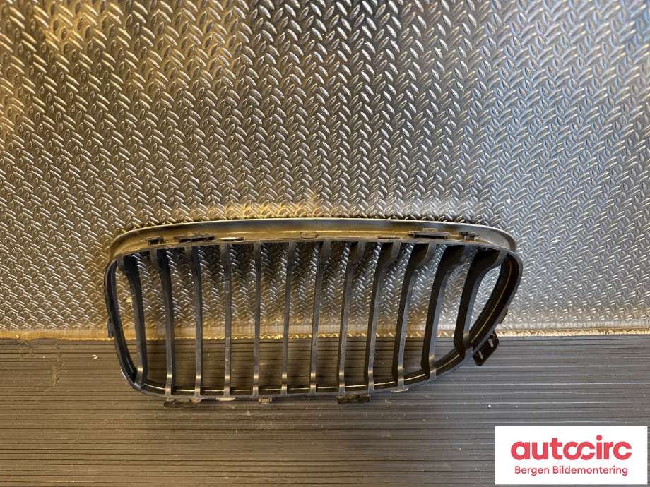 Grill høyre til BMW 3-Serie 2005-2011 (E90/E91/E92/E93) (E90/E91/E92/E93) (BMW|51 13 7 201 968|)
