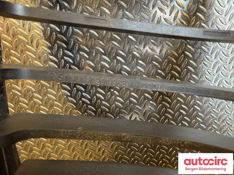 Grill høyre til BMW 3-Serie 2005-2011 (E90/E91/E92/E93) (E90/E91/E92/E93) (BMW|51 13 7 201 968|)