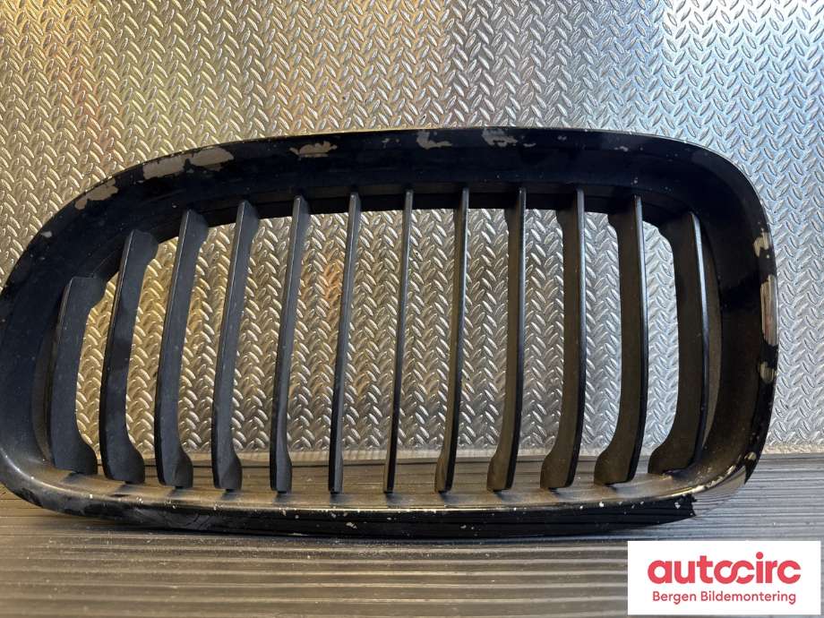 Grill venstre til BMW 3-Serie 2005-2011 (E90/E91/E92/E93) (E90/E91/E92/E93) (BMW|51 13 7 201 967|)