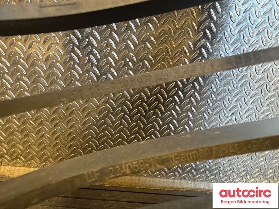 Grill venstre til BMW 3-Serie 2005-2011 (E90/E91/E92/E93) (E90/E91/E92/E93) (BMW|51 13 7 201 967|)
