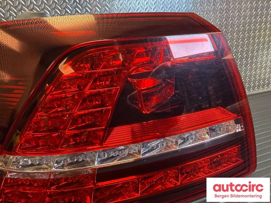 Baklykt venstre til VW e-Golf 2014-2017 (Fase 1)  (VOLKSWAGEN|5G0 945 207|)