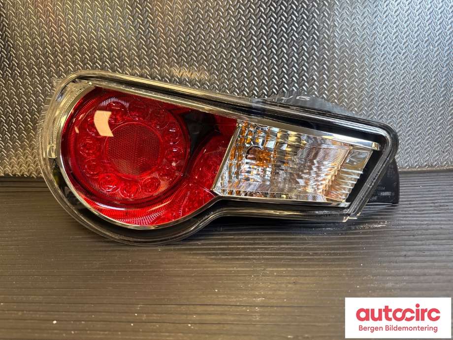 Baklykt venstre til Toyota GT86 2012-->> (TOYOTA|SU00305809|)