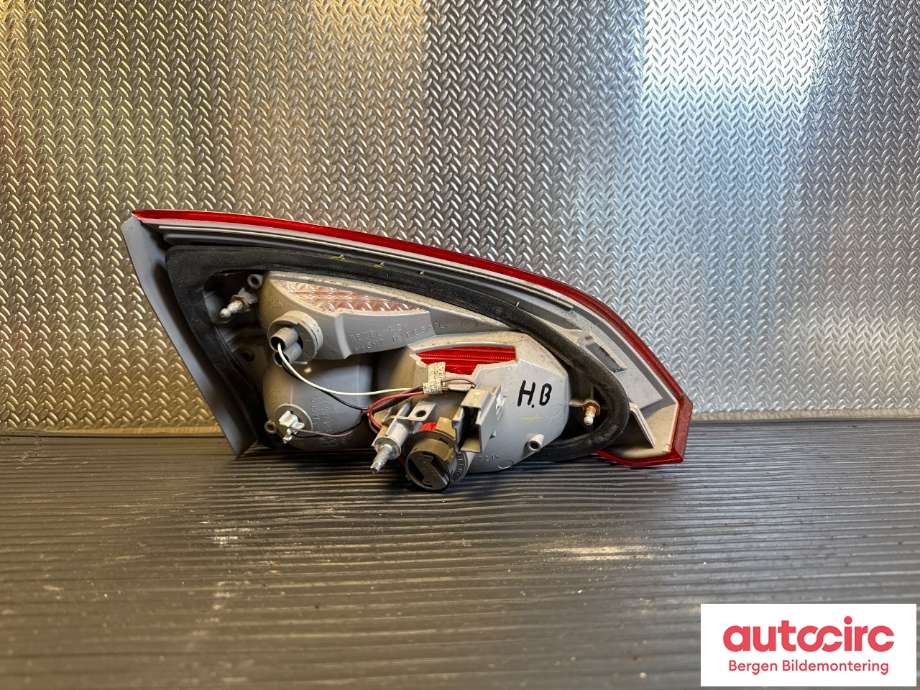 Baklykt høyre indre til Ford Focus 2011-2014 (Type III, Fase 1)  (FORD|1775996|BM51-13A602-DC|)