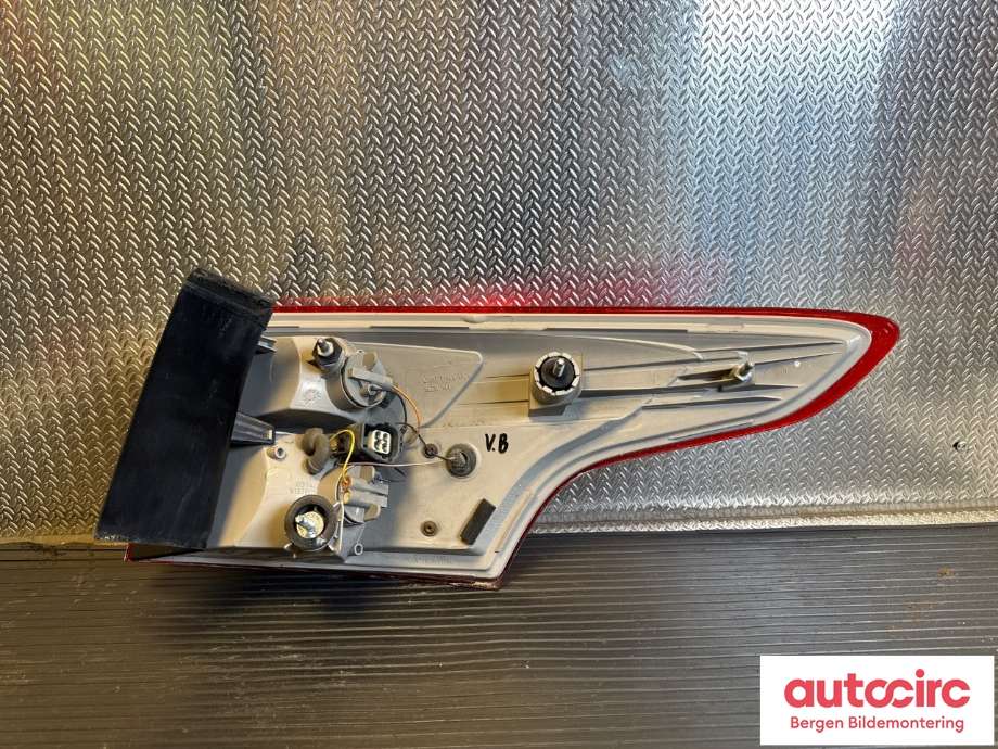 Baklykt venstre til Ford Focus 2011-2014 (Type III, Fase 1)  (FORD|1785517|BM51-13405-HG|)