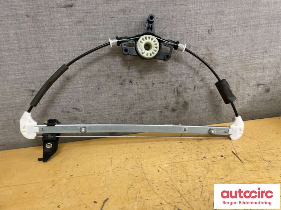 Ruteheis til Mazda CX-3 2015-2022 (MAZDA|D10E-73-590A|)