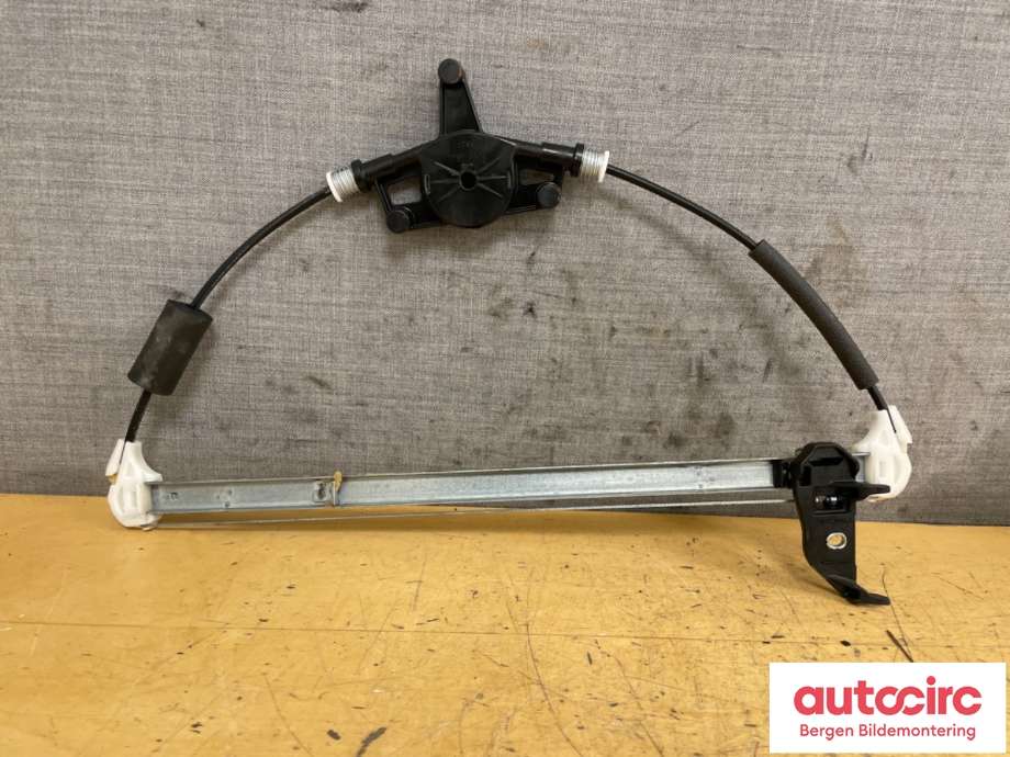 Ruteheis til Mazda CX-3 2015-2022 (MAZDA|D10E-73-590A|)