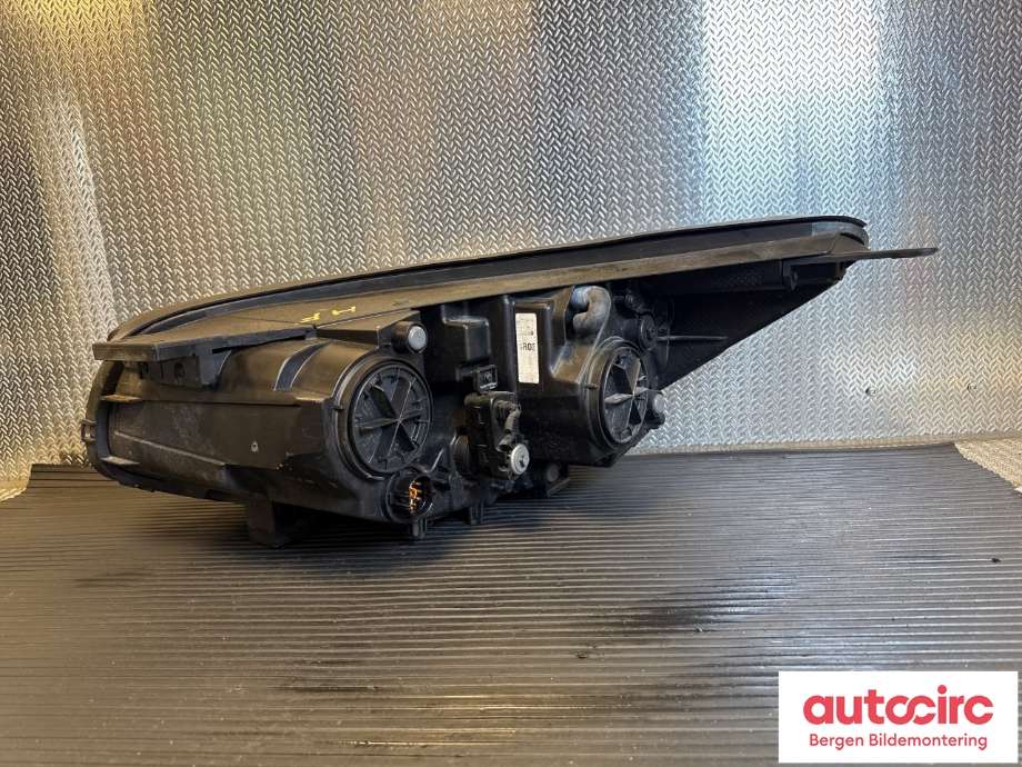 Frontlykt høyre halogen til Kia Soul 2014-2019 (Type II) (KIA|92102E 4010|)