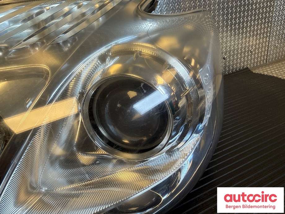 Frontlykt venstre halogen til Toyota Prius 2009-2016 (Type III) (COMBI) (COMBI) (TOYOTA|8117047253|8117047252|)