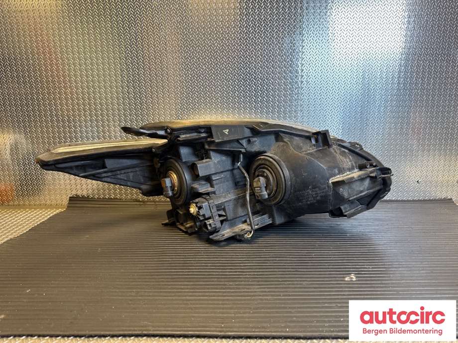 Frontlykt venstre halogen til Toyota Prius 2009-2016 (Type III) (COMBI) (COMBI) (TOYOTA|8117047253|8117047252|)