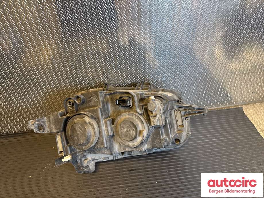 Frontlykt venstre halogen til Citroën C3 2016-->> (Type III)  (CITROEN|98 200 596 80|)
