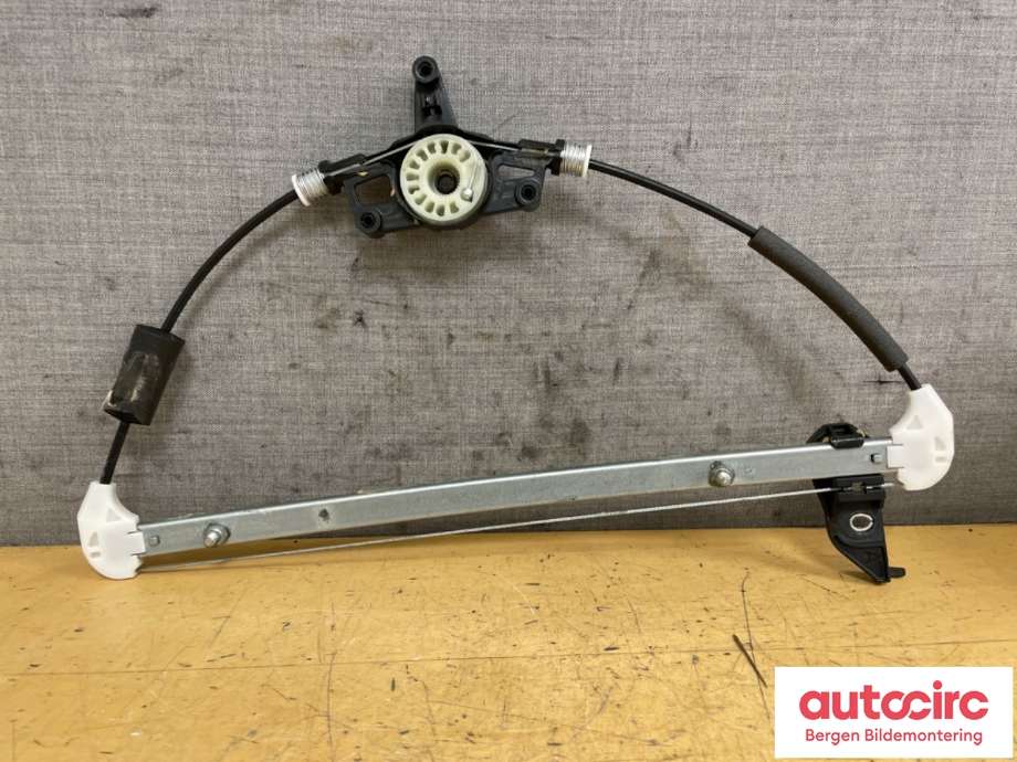 Ruteheis til Mazda CX-3 2015-2022 (MAZDA|D10E-72-590A|)